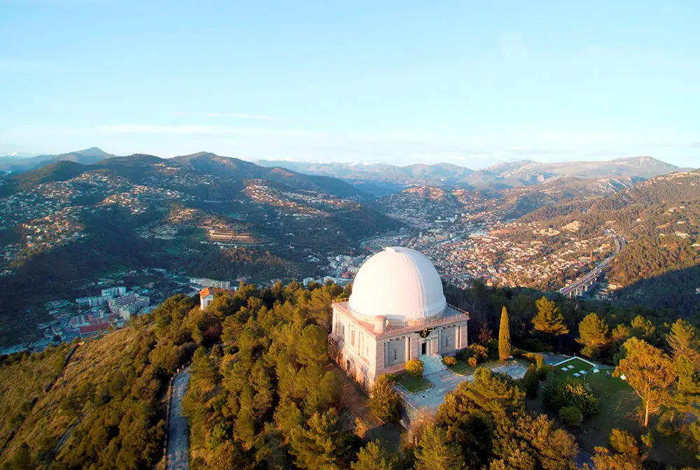 Observatoire de Nice surplombant la ville